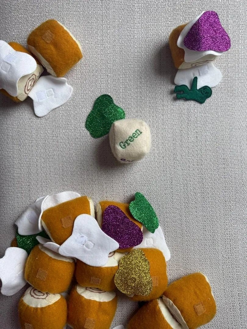 Two Parties King Cake Game (in store exclusive)