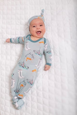 Pearls & Pelicans Born on the Bayou Bamboo Gown and Beanie Hat (0-3mo)