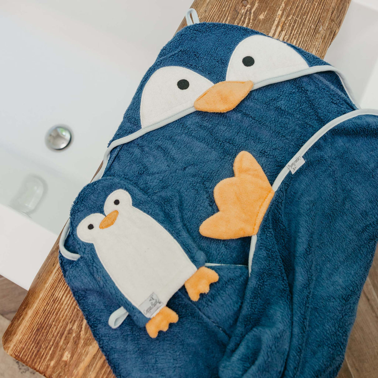 Copper Pearl Pebbles Penguin | Wash Mitt