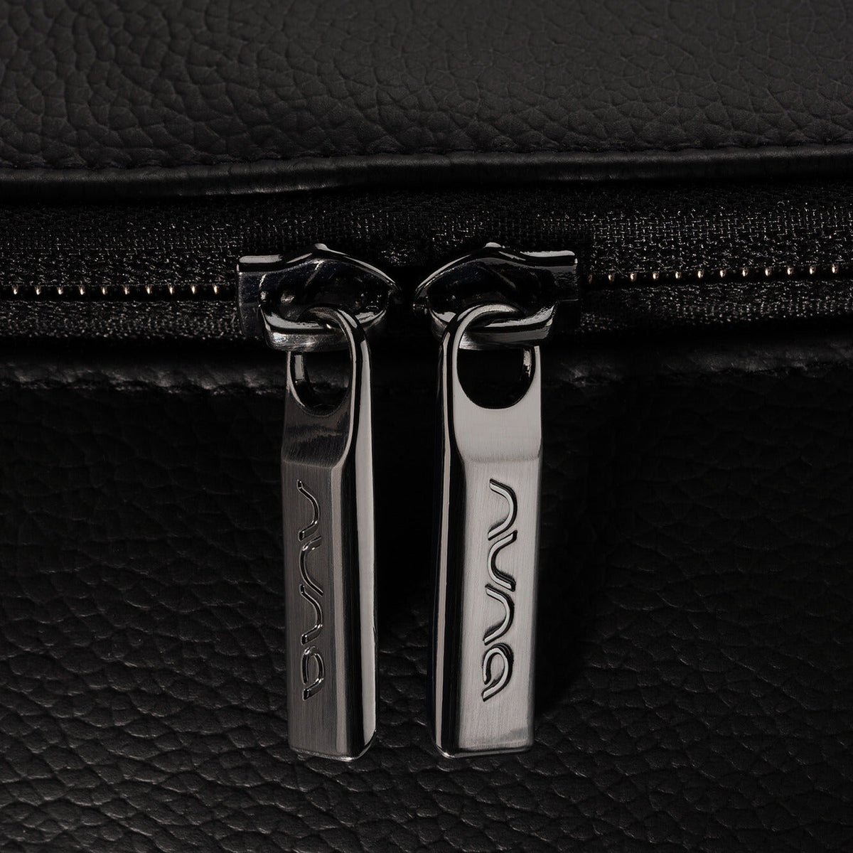 Nuna Essential Bag | Caviar