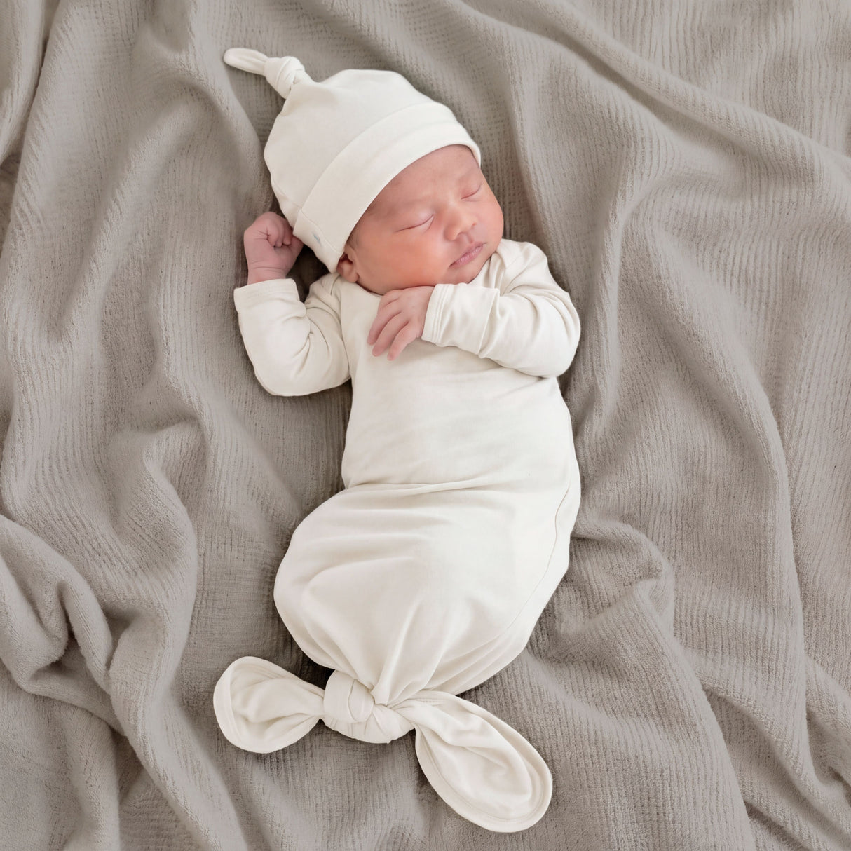 Sugar + Maple Sweet Cream Bamboo Knotted Gown & Matching Hat Set | 0-3mo